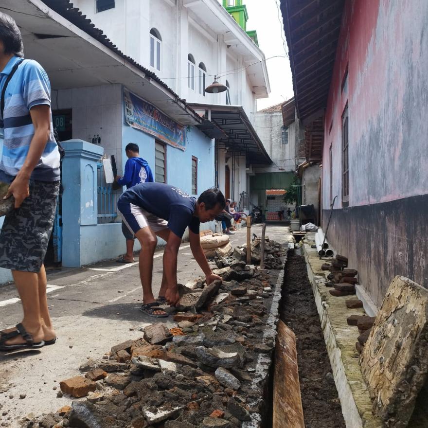 Solidaritas Tinggi! Warga RW 08 Gayamprit Bergerak Bersihkan Lingkungan dalam Tiga Titik Penting